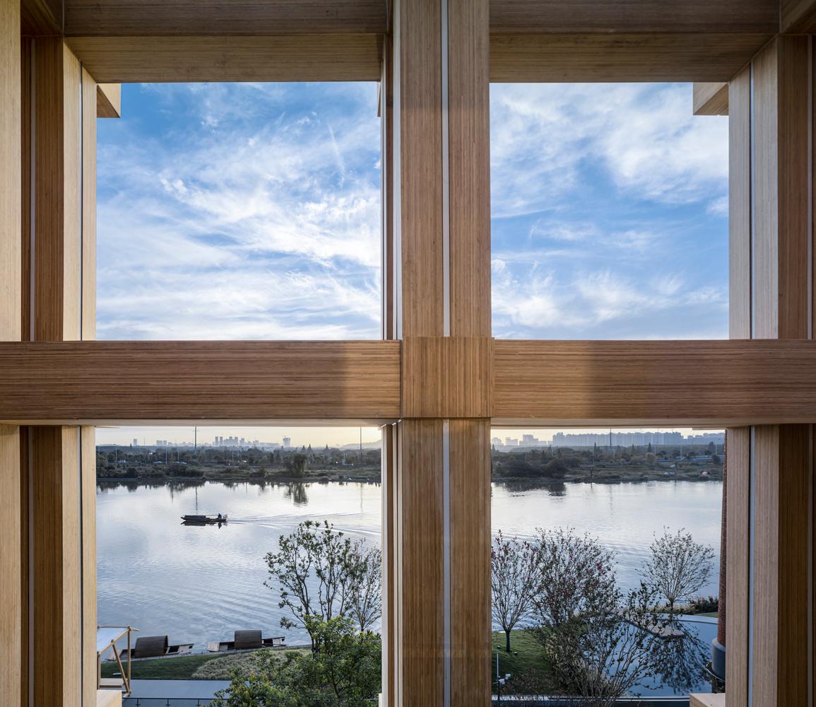 從室內看向江面.jpg 從室內看向江面.jpg